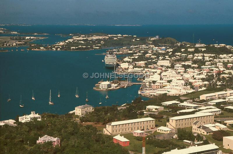IMG_JE.AIR12.jpg - Aerial photograph of Cruise Ship docked at Tiger Bay, St. George's