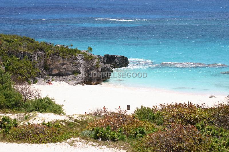 IMG_JE.BE07.JPG - Calm waters and seclusion of Stonehole and Chaplin Bay, South Shore Beach, Bermuda