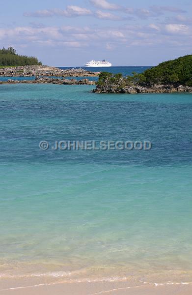 IMG_JE.BE46.JPG - Cruise Ship passing Turtle Bay, St. David's, Bermuda