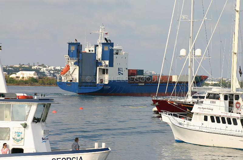 IMG_JE.BCL13.JPG - Container Ship, Oleander, leaving Hamilton, Bermuda