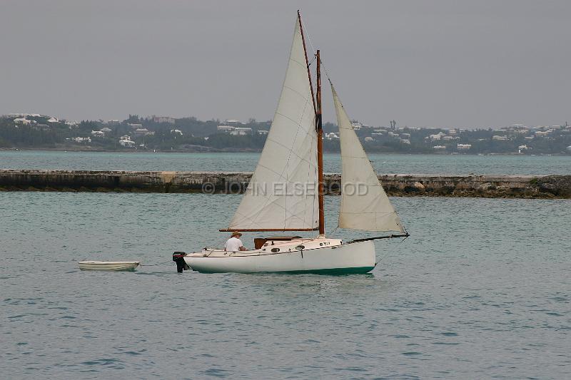IMG_JE.BO11.JPG - Boat under sail, Dockyard, Bermuda