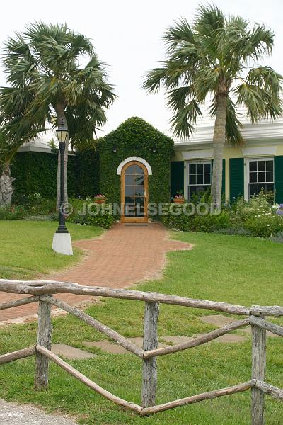 IMG_JE.BG05.JPG - Entrance to VSB, Shop and Restaurant at the Botanical Gardens, Bermuda