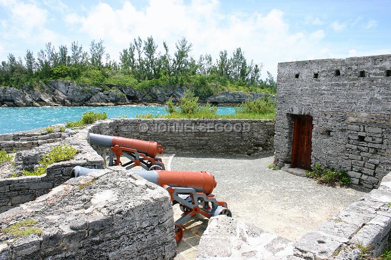IMG_JE.GF03.JPG - Gates Fort Battlements with Cannons, St. George's, Bermuda