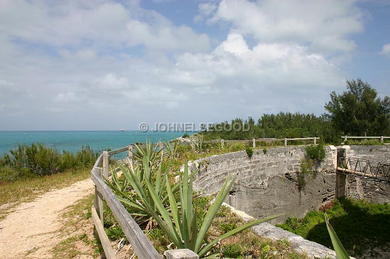 IMG_JE.MON38.JPG - Martello's Tower moat, and view, Ferry Reach Park, Bermuda