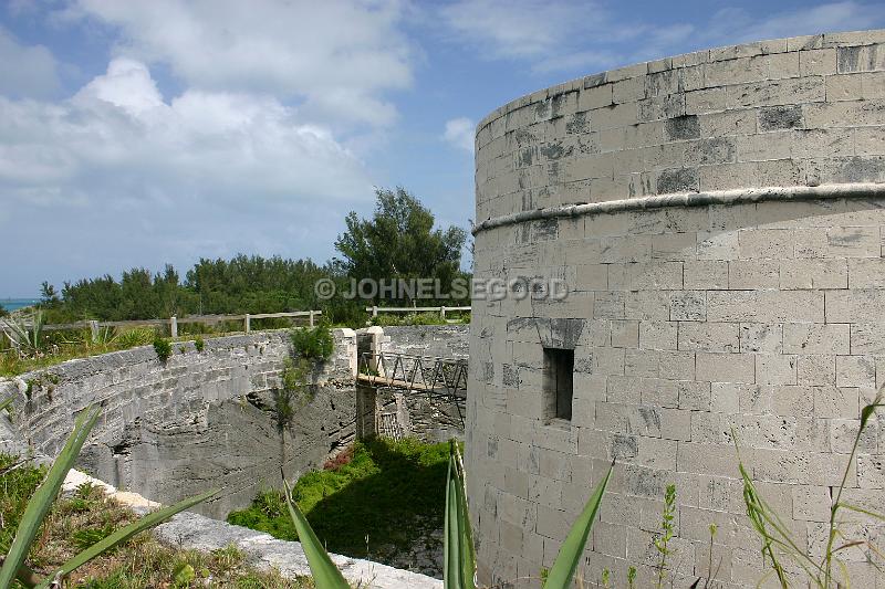 IMG_JE.MON39.JPG - Martello's Tower, Ferry Reach Park, Bermuda