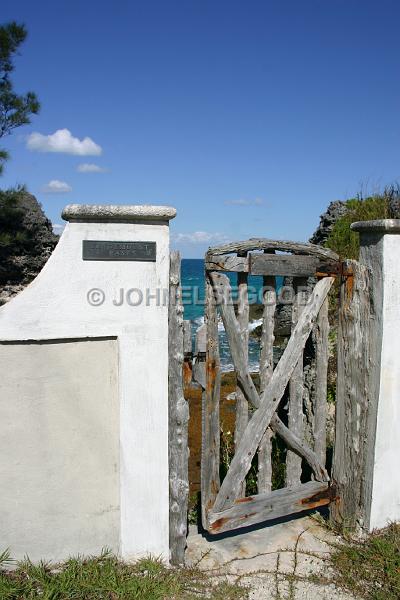IMG_JE.GA23.JPG - Old cedar branch gate, North Shore, Bermuda