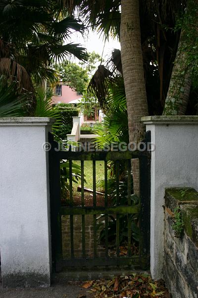 IMG_JE.GA29.JPG - Gate on Parson's Road, Devonshire, Bermuda