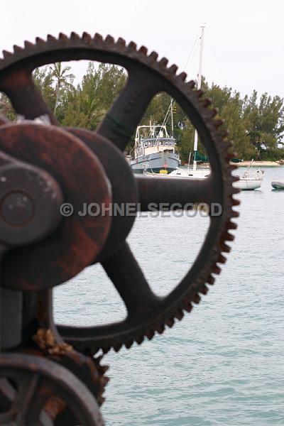 IMG_JE.GR03.JPG - Winch wheel and boat, Elys Harbour, Bermuda