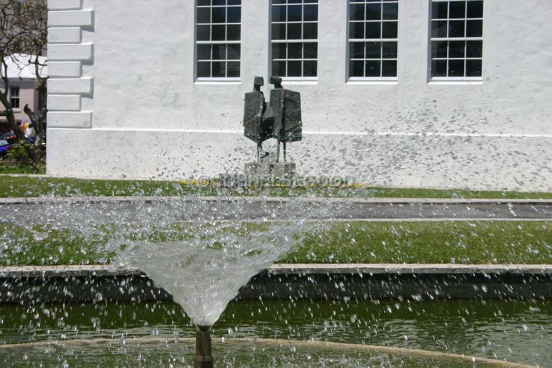 IMG_JE.HAM148.JPG - Sculpture and fountain, City Hall, Hamilton, Bermuda
