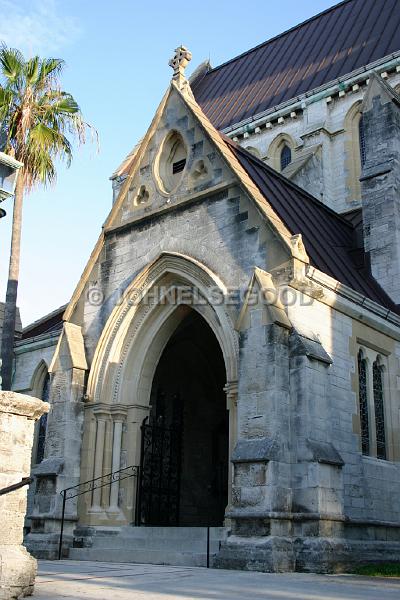 IMG_JE.HAM62.JPG - Entrance to Cathedral from Church Street, Hamilton, Bermuda
