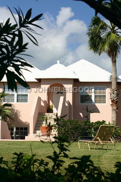 IMG_JE.HO49.JPG - Bermuda house and lawn, St. Anne's Road, Southampton, Bermuda