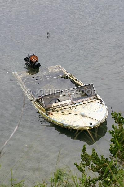 IMG_JE.LP.04.JPG - Sunken powerboat, Lagoon Park, Somerset, Bermuda