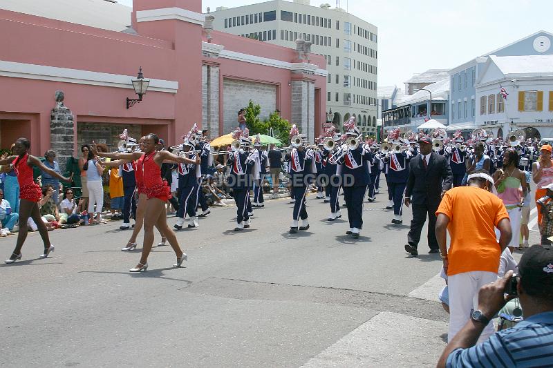 IMG_JE.BDADY136.JPG - Bermuda Day Parade, US College Band, Front Street, Bermuda
