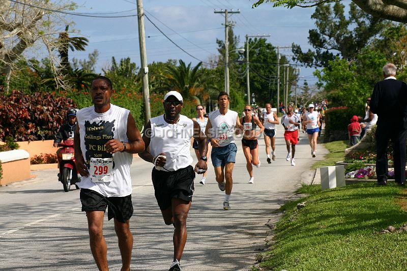 IMG_JE.BDADY26.JPG - Runners, May 24th, Bermuda