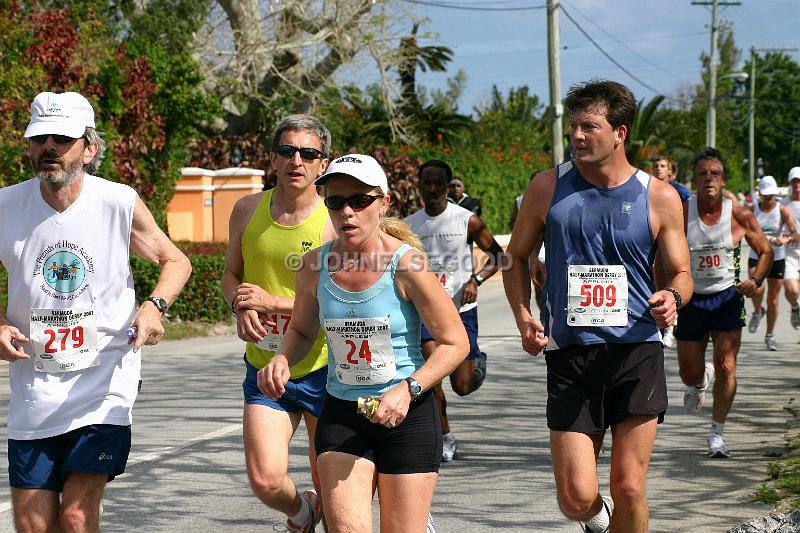 IMG_JE.BDADY27.JPG - Runners, May 24th, Bermuda