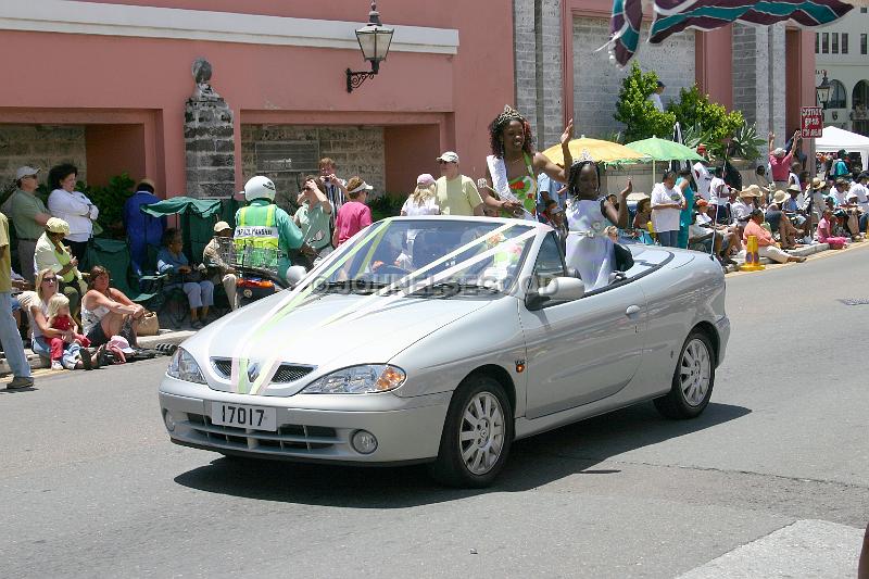 IMG_JE.BDADY45.JPG - Bermuda Day Parade, Front Street, Bermuda