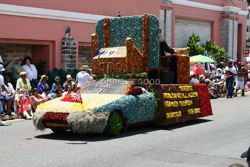 IMG_JE.BDADY65.JPG - Bermuda Day Parade, Floats, Front Street, Bermuda