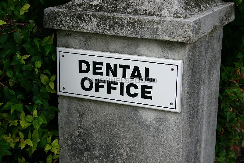 IMG_JE.SI36.JPG - Dental Office sign, Hamilton, Bermuda