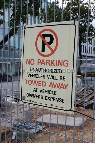 IMG_JE.SI37.JPG - No Parking sign, Building works, Hamilton, Bermuda