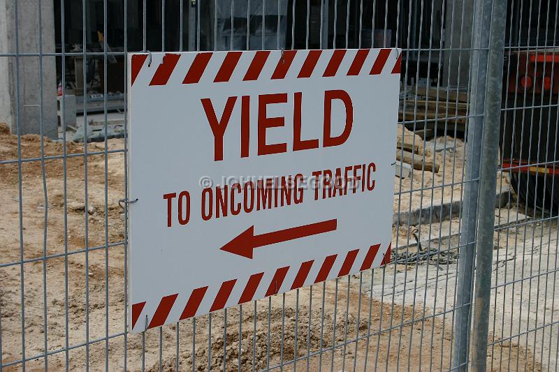IMG_JE.SI38.JPG - Yield sign, construction site, Hamilton, Bermuda