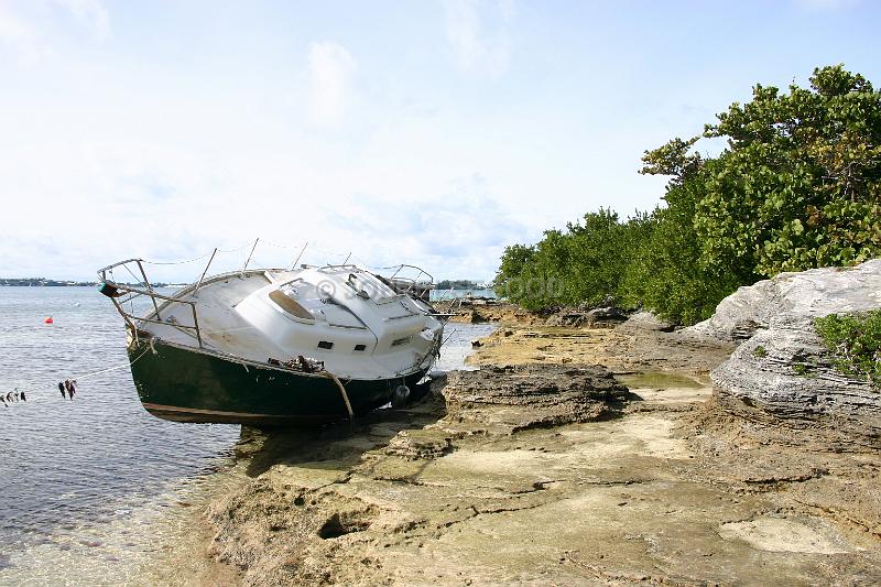 IMG_JE.SP06.JPG - Damaged Yacht at Spanish Point Park, Bermuda