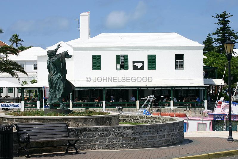 IMG_JE.SG11.JPG - Sir George Somers statue and the White Horse Tavern, St. George's, Bermuda