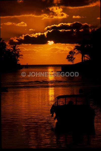 IMG_JE.SUN03.jpg - Flatt's village, sunset, Bermuda