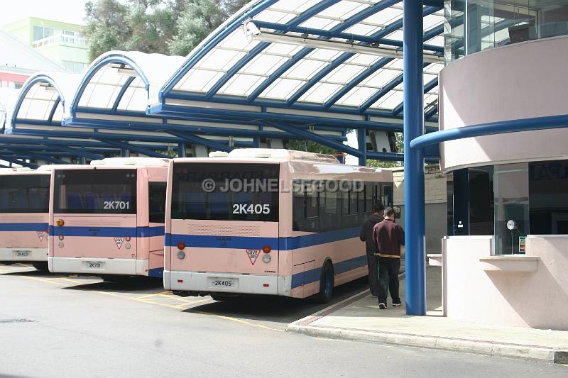 IMG_JE.BUS05.JPG - Bus Terminal, Hamilton, Bermuda