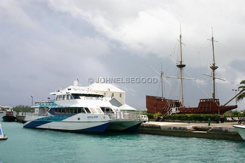 IMG_JE.FE02.JPG - Fast Ferry, Resolute in St. George's, Bermuda
