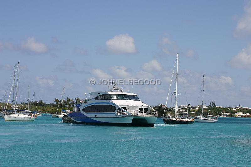 IMG_JE.FE15.JPG - Fast Ferry Warbaby Fox in St. George's Harbour, Bermuda