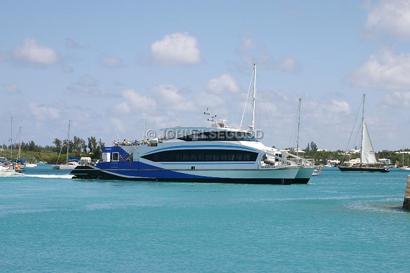 IMG_JE.FE16.JPG - Fast Ferry Warbaby Fox in St. George's harbour, Bermuda