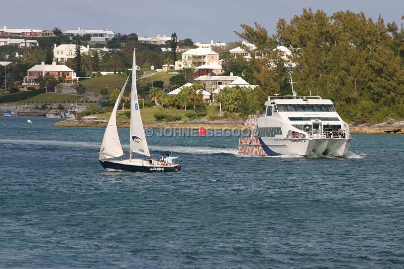 IMG_JE.FE60.jpg - Fast Ferry Venturilla in Hamilton Harbour, Bermuda