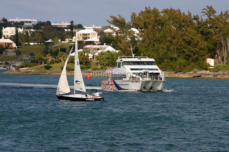 IMG_JE.FE66.jpg - Fast Ferry Venturilla in Hamilton Harbour, Bermuda